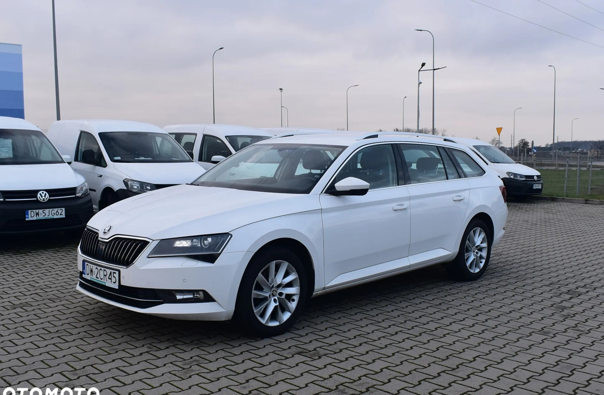 Skoda Superb cena 70800 przebieg: 216117, rok produkcji 2018 z Ujście małe 631